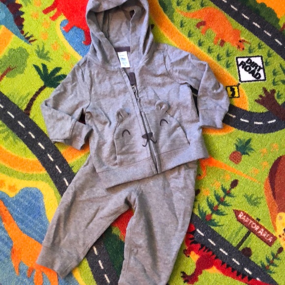 4 sets of 9mo boy carters outfit - Picture 3 of 6